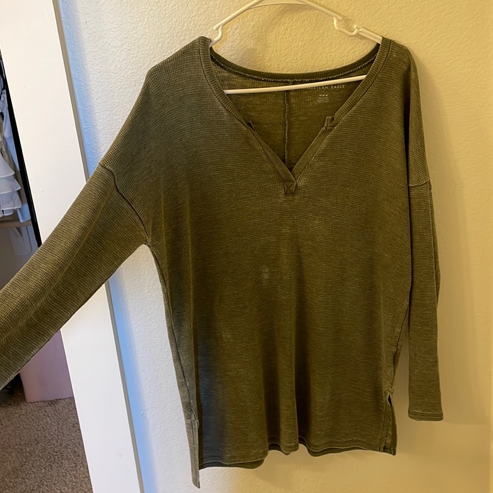 American Eagle green long sleeve M